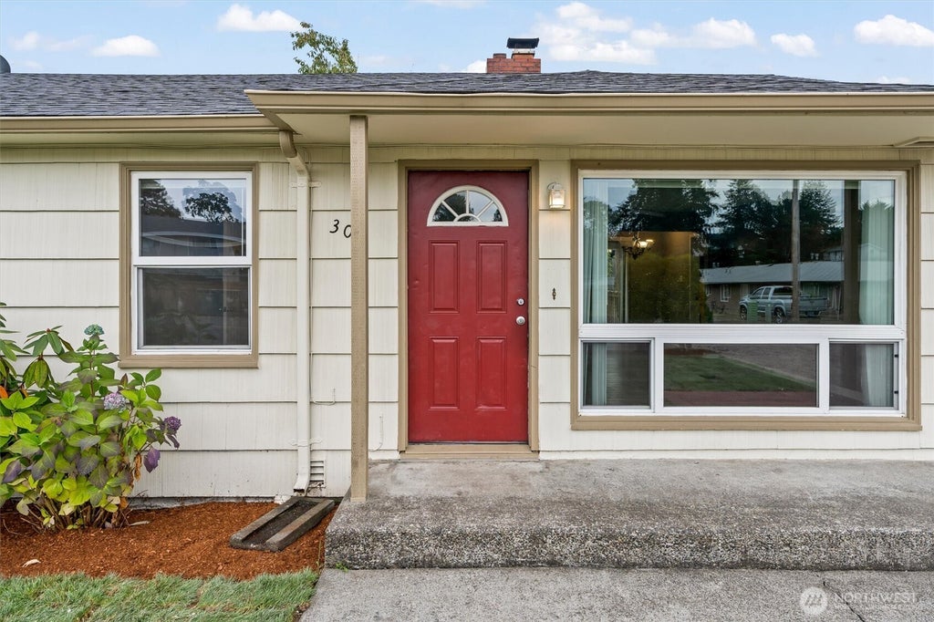 Photo of 304 125th Street, Tacoma, WA 98444 (MLS # 2591335)