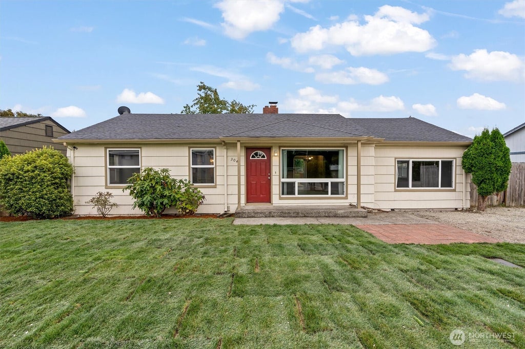 Photo of 304 125th Street, Tacoma, WA 98444 (MLS # 2591335)