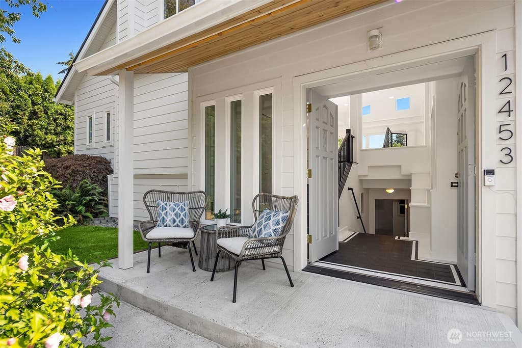 Photo of 12453 NE 104th Street, Kirkland, WA 98033 (MLS # 2564548)