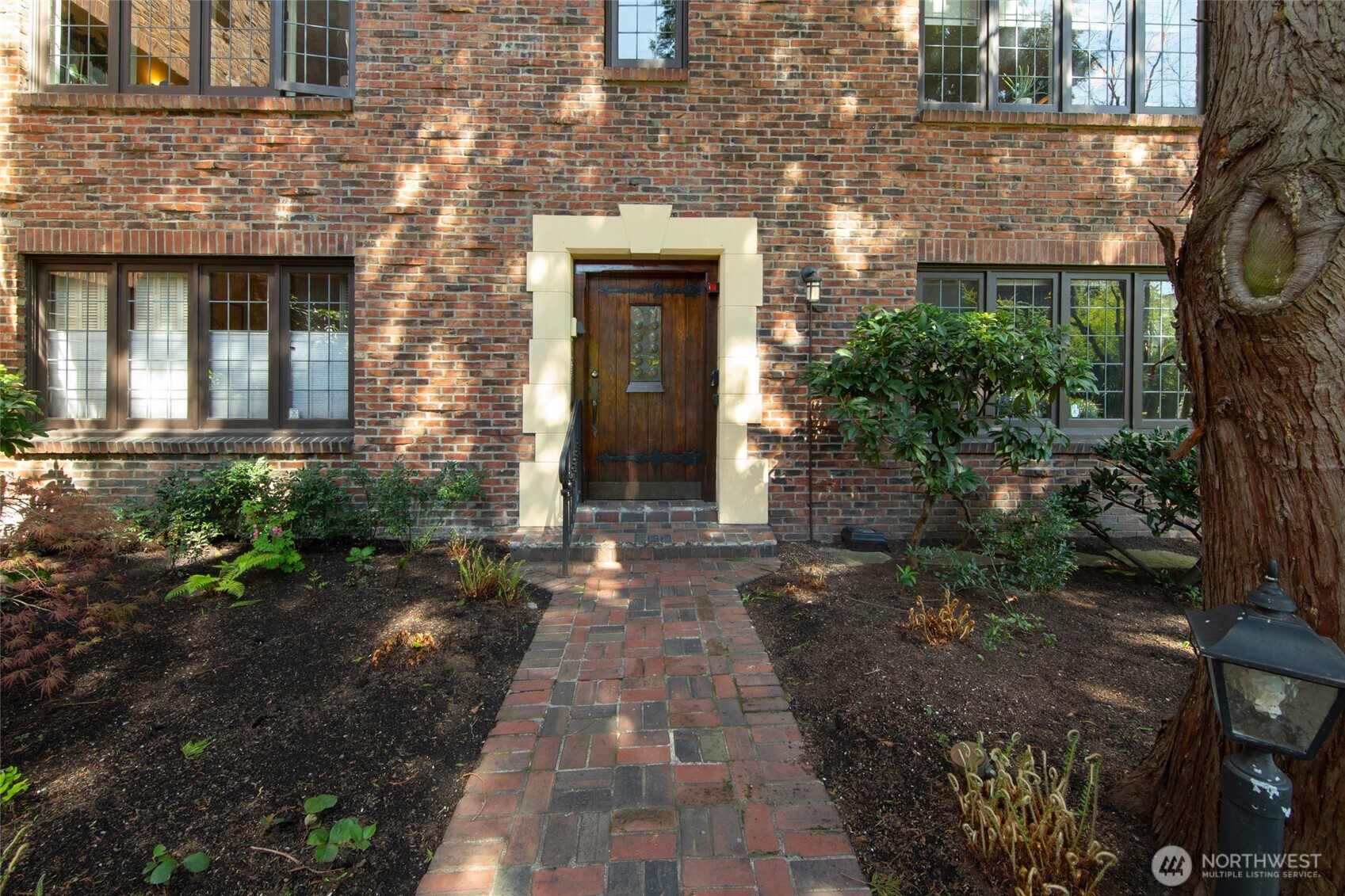 1014 E Roy Street 36