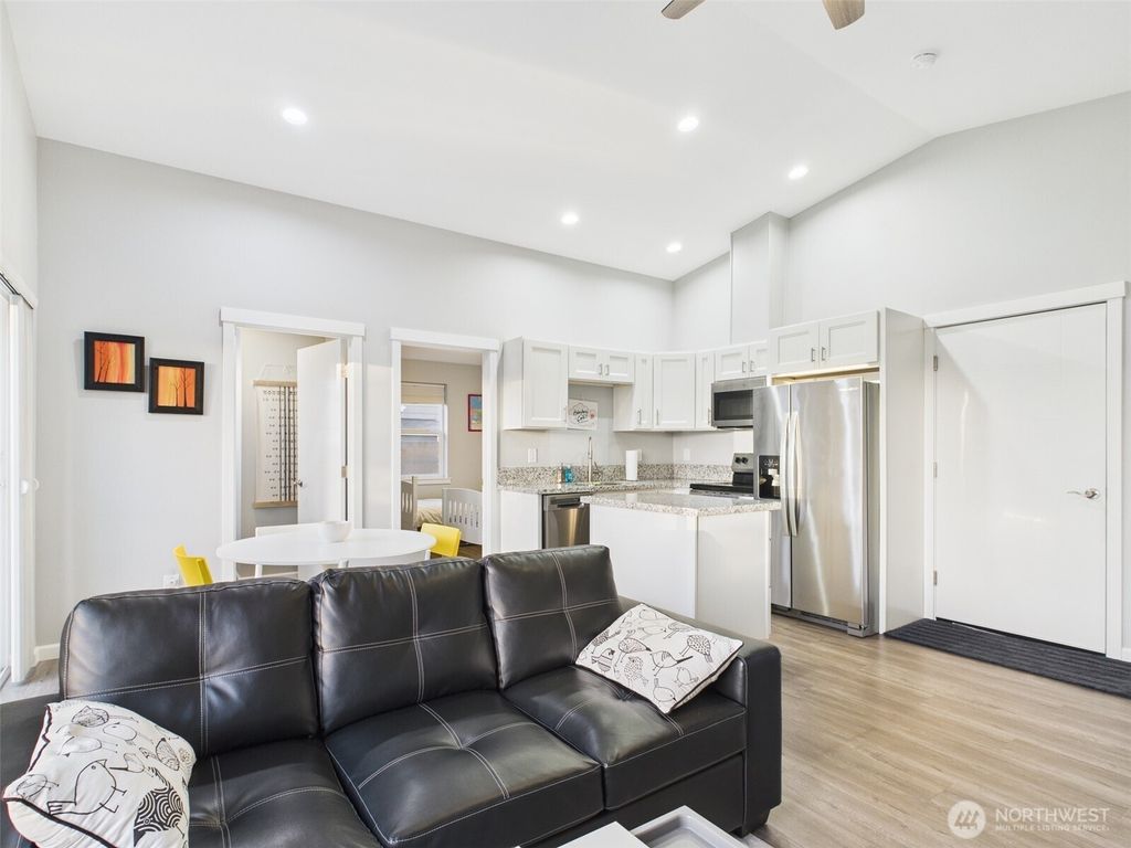 listing image 9363653564314333056