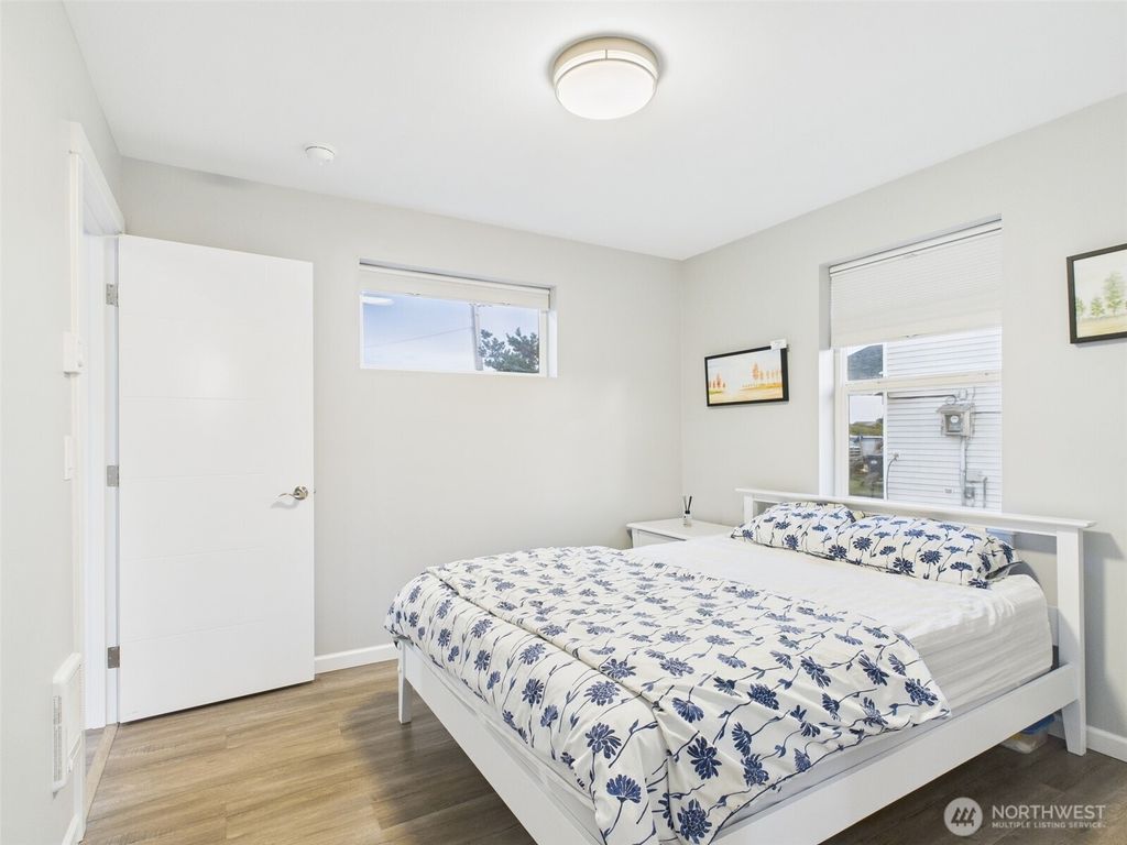 listing image 9365885574207684631