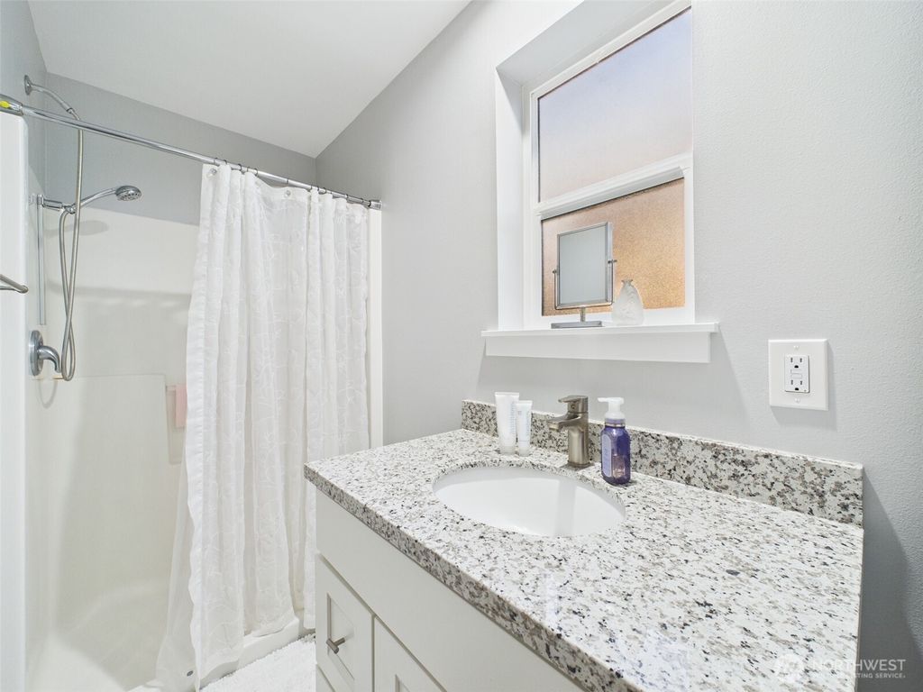 listing image 9366060261517056245