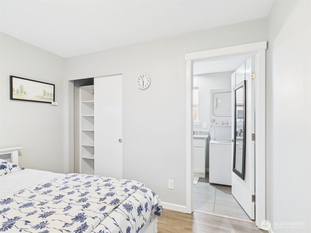 listing image 9365917744180846303