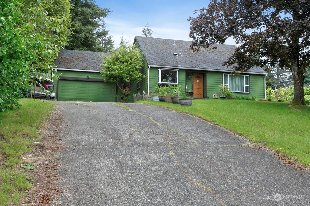Photo of 16168 139th Place SE, Renton, WA 98058 (MLS # 2245014)