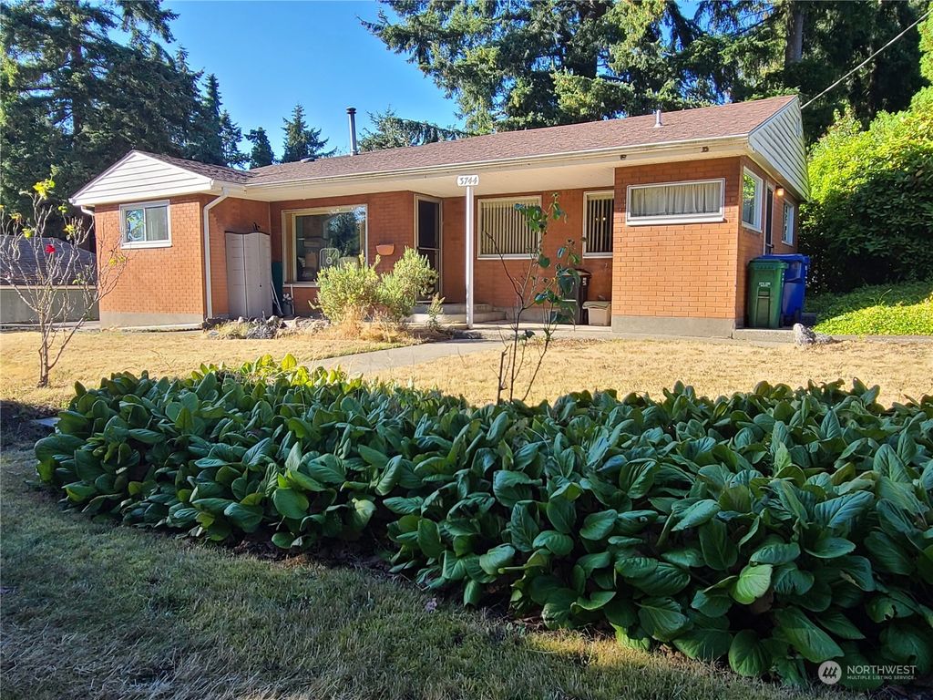 Photo of 3744 NE 125th Street, Seattle, WA 98125 (MLS # 1994177)