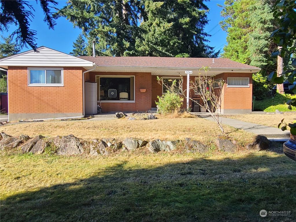 Photo of 3744 NE 125th Street, Seattle, WA 98125 (MLS # 1994177)