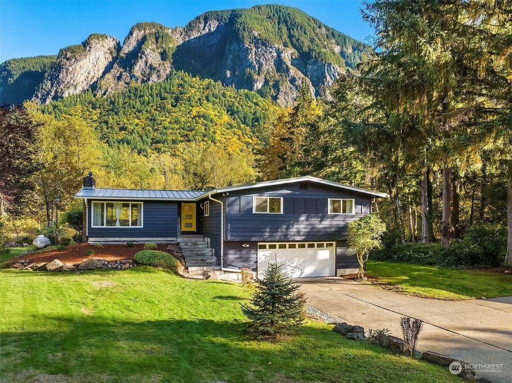 Photo of 7702 442nd Place SE, Snoqualmie, WA 98065 (MLS # 2160507)