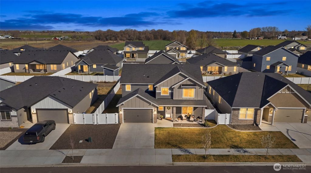 Photo of 4724 W Junco Street, Moses Lake, WA 98837 (MLS # 2499574)