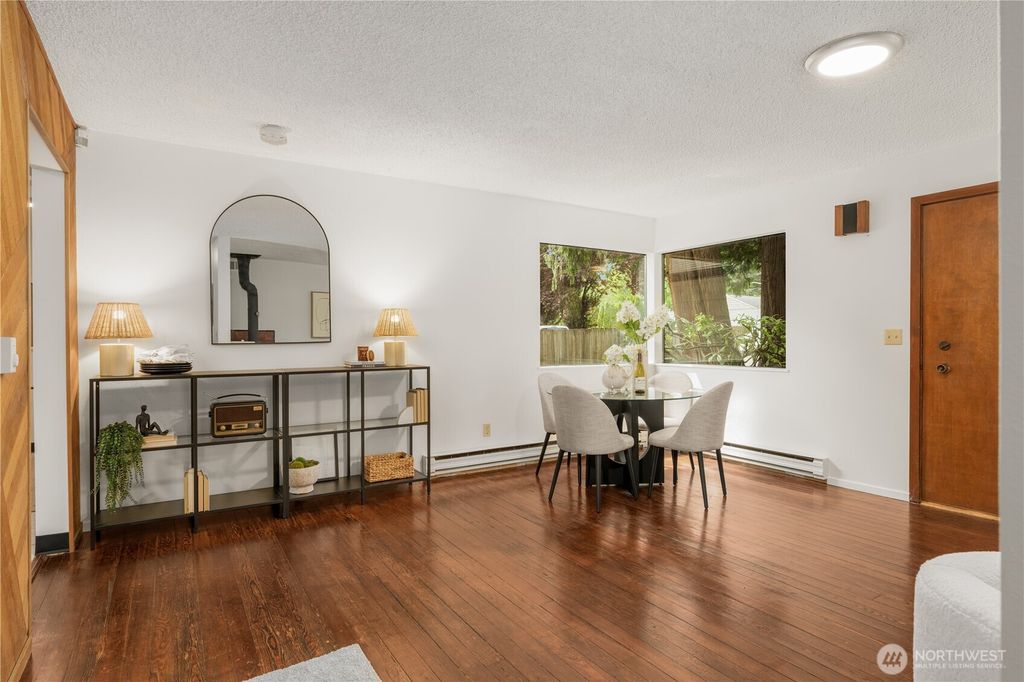 Photo of 13718 27th Ave AVE NE, Seattle, WA 98125 (MLS # 2520690)