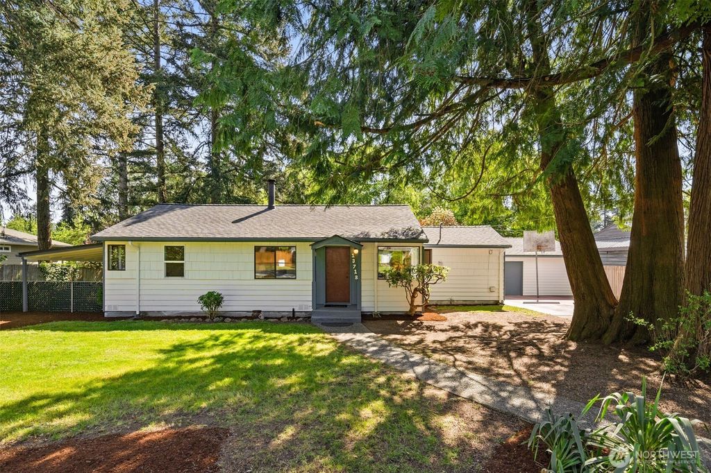 Photo of 13718 27th Ave AVE NE, Seattle, WA 98125 (MLS # 2520690)