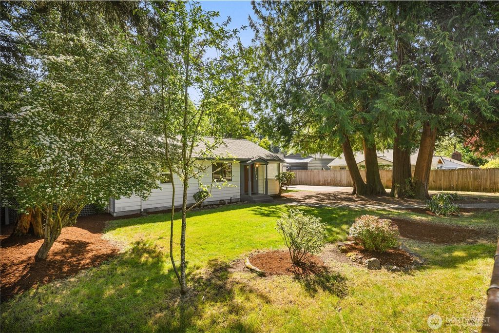 Photo of 13718 27th Ave AVE NE, Seattle, WA 98125 (MLS # 2520690)