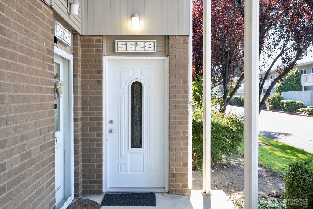 Photo of 5628 SE 123rd Avenue, Bellevue, WA 98006 (MLS # 2435952)