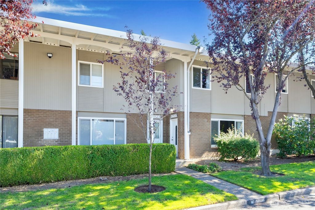 Photo of 5628 SE 123rd Avenue, Bellevue, WA 98006 (MLS # 2435952)