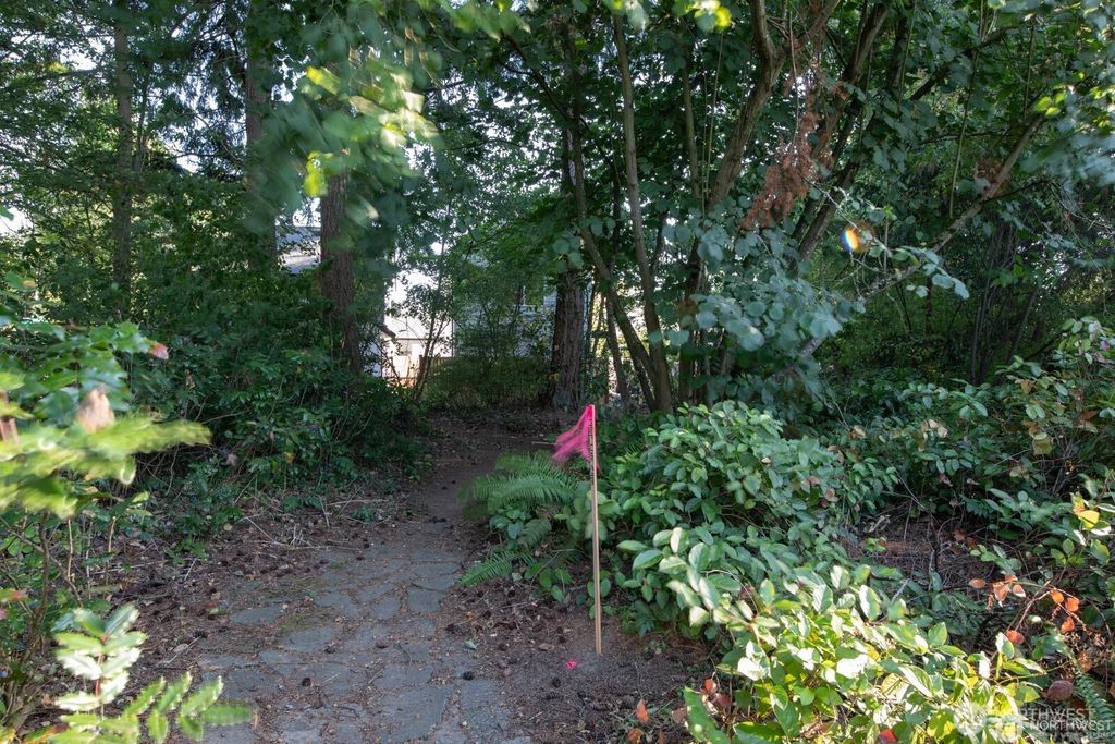 Photo of 1111 1st Avenue NE, Seattle, WA 98125 (MLS # 2480684)