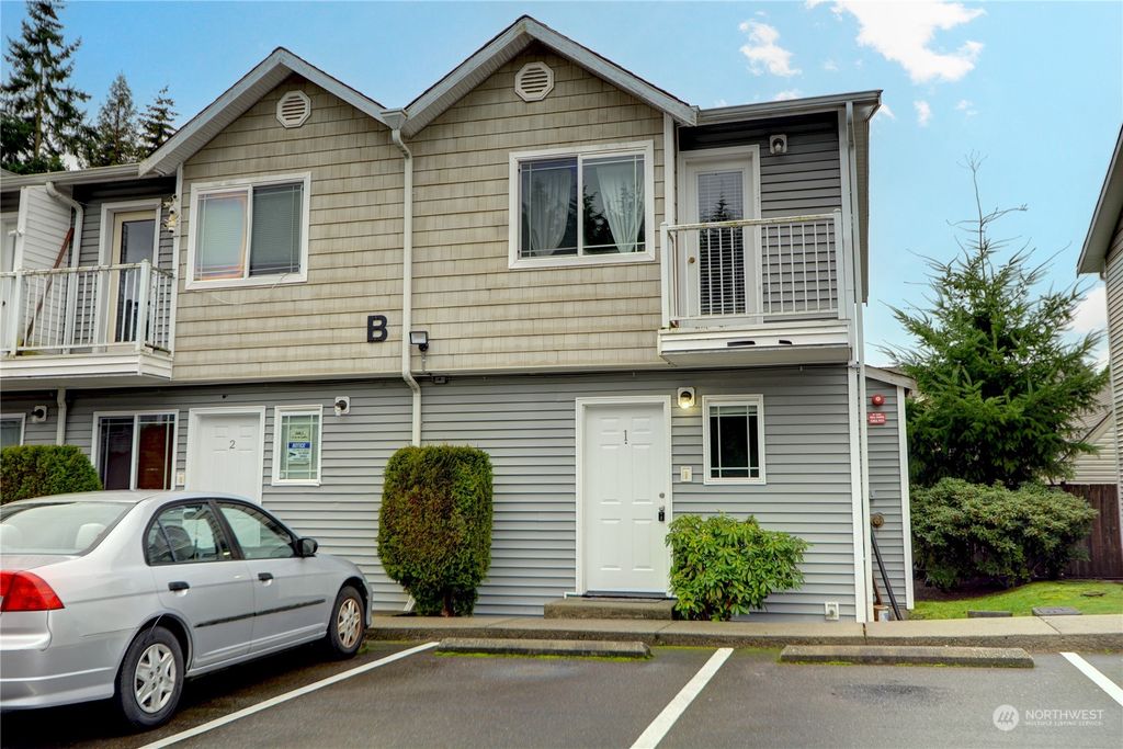 Photo of 3322 148th Street SW #B1, Lynnwood, WA 98087 (MLS # 2319503)