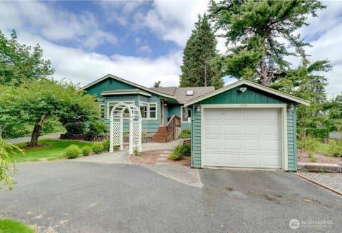 Photo of 1325 23rd Avenue SW, Puyallup, WA 98371 (MLS # 2560464)