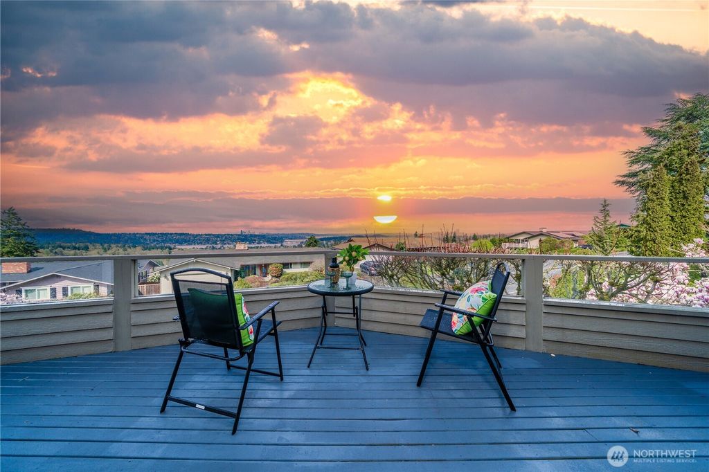 Photo of 4538 Somerset Drive SE, Bellevue, WA 98006 (MLS # 2467533)