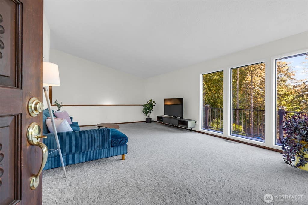 Photo of 104 McMenomy Drive, Kelso, WA 98626 (MLS # 2558377)