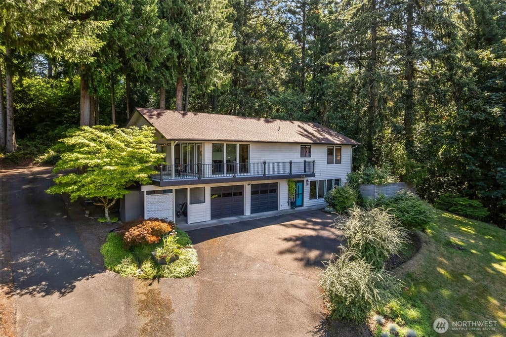 Photo of 104 McMenomy Drive, Kelso, WA 98626 (MLS # 2558377)
