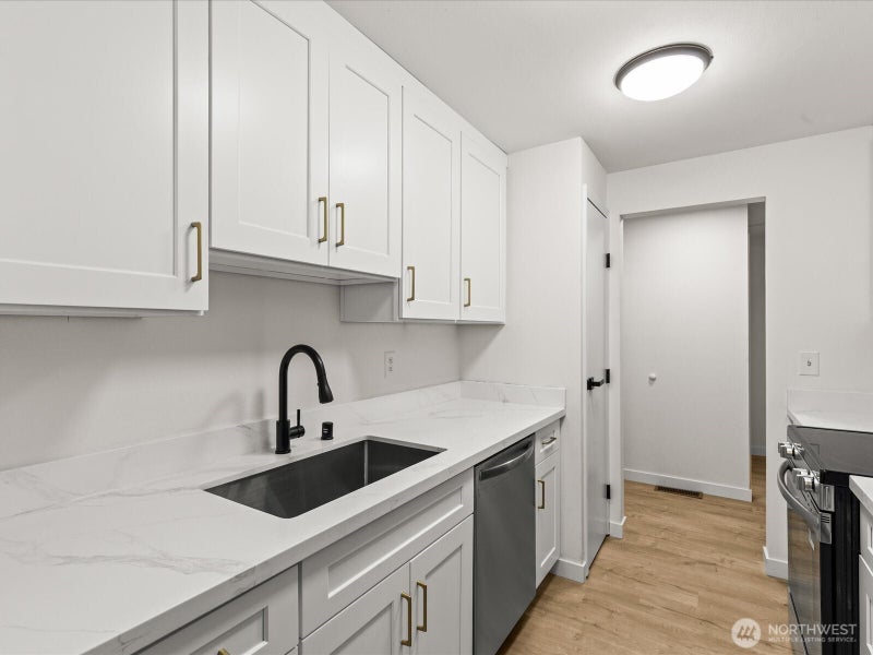 9905 NE 124th Street 703