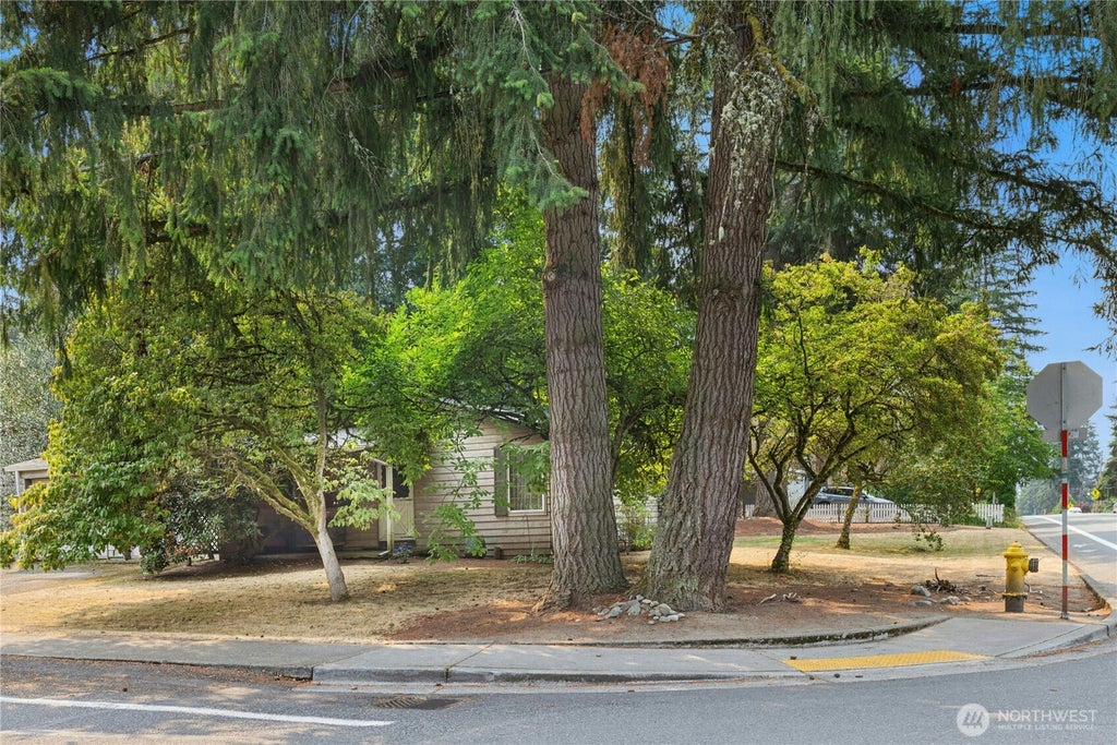 Photo of 17103 NE 95th Street, Redmond, WA 98052 (MLS # 2565642)