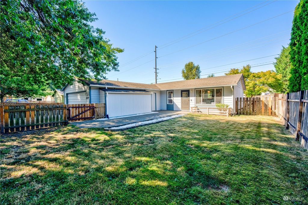 Photo of 6129 99th Place NE, Marysville, WA 98270 (MLS # 1993303)