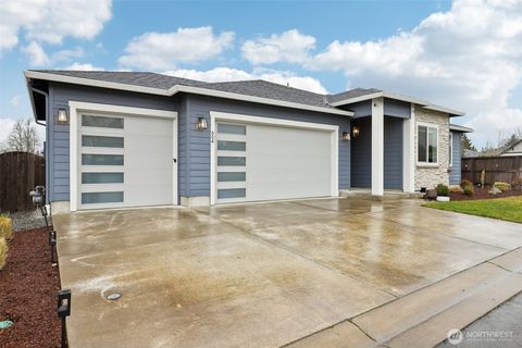 Photo of 604 NW 25th way Way, Battle Ground, WA 98604 (MLS # 2472717)