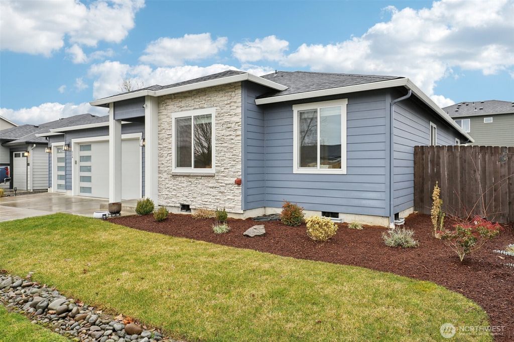 Photo of 604 NW 25th way Way, Battle Ground, WA 98604 (MLS # 2472717)