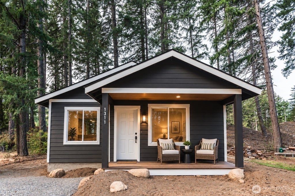 Photo of 1131 Oakmont Drive, Cle Elum, WA 98922 (MLS # 2584036)