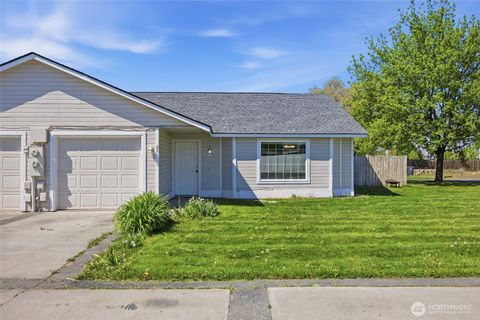 Photo of 931 933 Hill Avenue, Moses Lake, WA 98837 (MLS # 2525679)