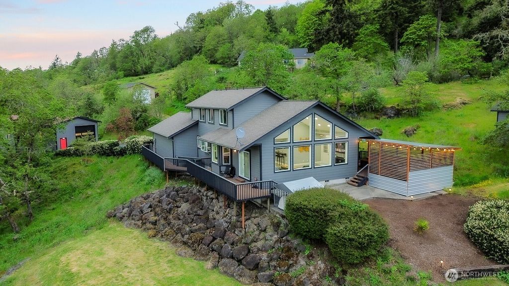 Photo of 72 Bluff Road, Kelso, WA 98626 (MLS # 2525055)
