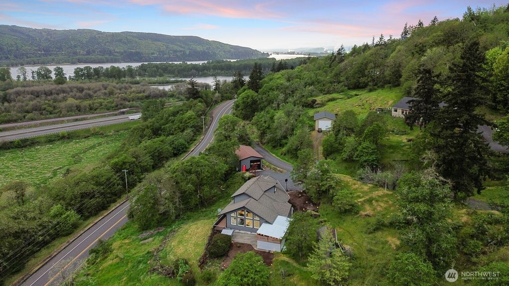 Photo of 72 Bluff Road, Kelso, WA 98626 (MLS # 2525055)