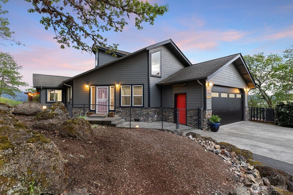 Photo of 72 Bluff Road, Kelso, WA 98626 (MLS # 2525055)