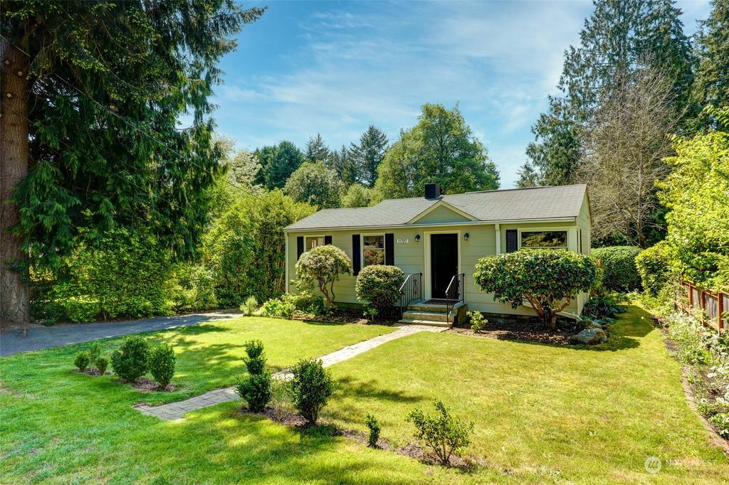 Photo of 11737 38th Avenue NE, Seattle, WA 98125 (MLS # 2072329)