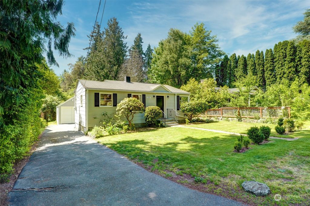 Photo of 11737 38th Avenue NE, Seattle, WA 98125 (MLS # 2072329)