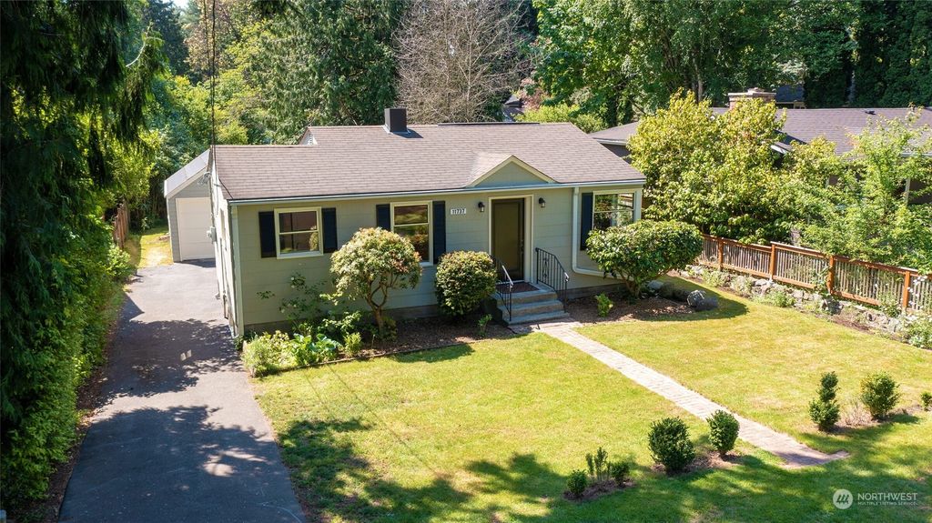 Photo of 11737 38th Avenue NE, Seattle, WA 98125 (MLS # 2072329)