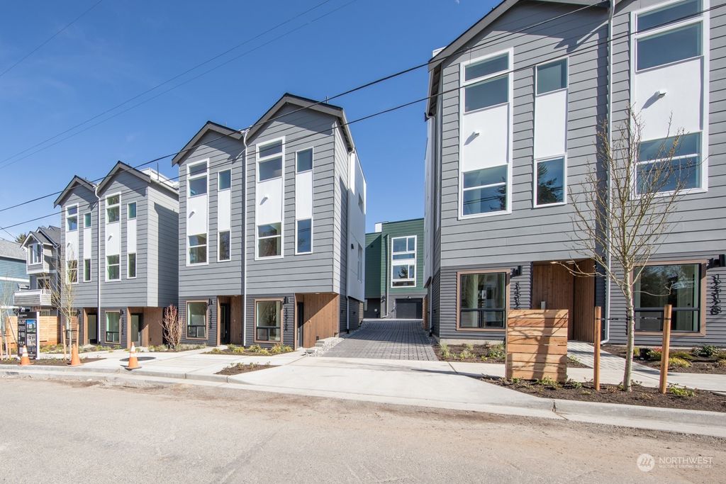 Photo of 12324 14th Avenue NE #B, Seattle, WA 98125 (MLS # 2245147)