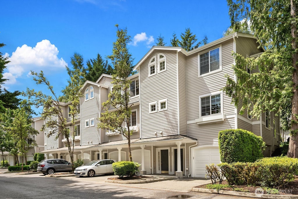 Photo of 2020 132nd Avenue SE #204, Bellevue, WA 98005 (MLS # 2539741)