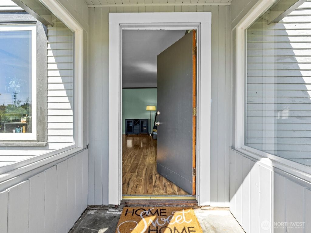 Photo of 1310 Maple Street, Everett, WA 98201 (MLS # 2402909)