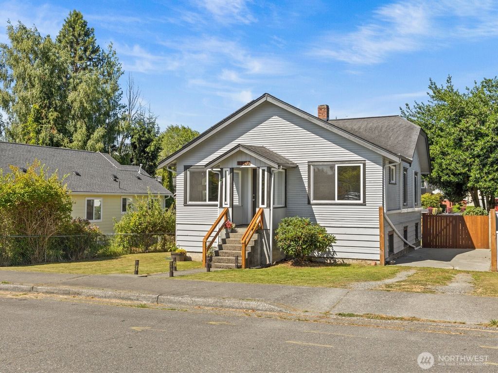 Photo of 1310 Maple Street, Everett, WA 98201 (MLS # 2402909)