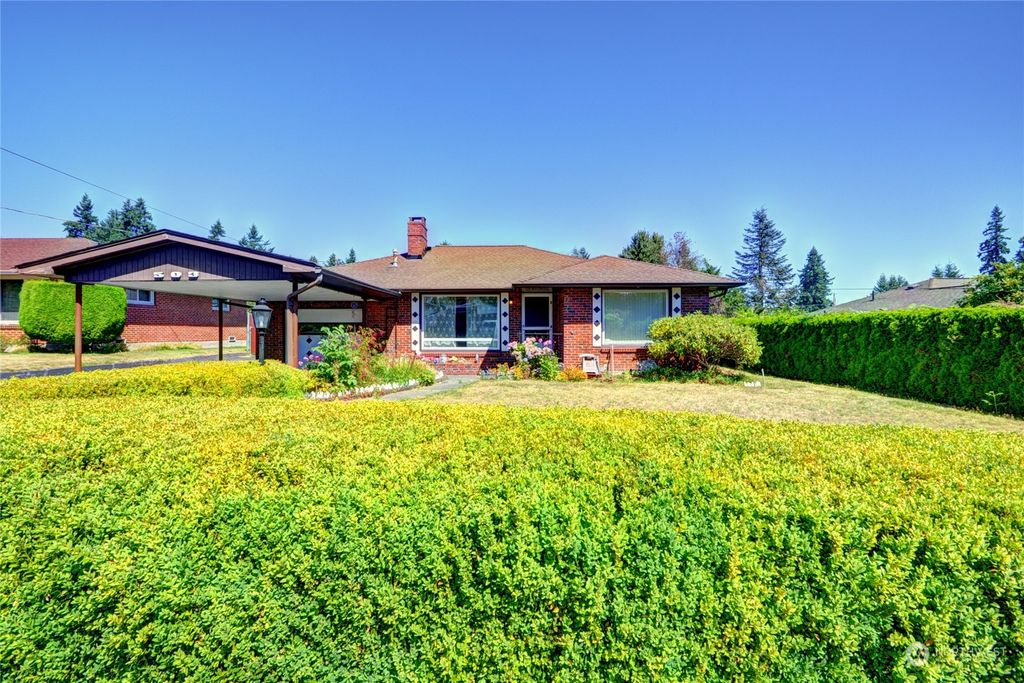 Photo of 503 Rose Way, Everett, WA 98203 (MLS # 2151136)