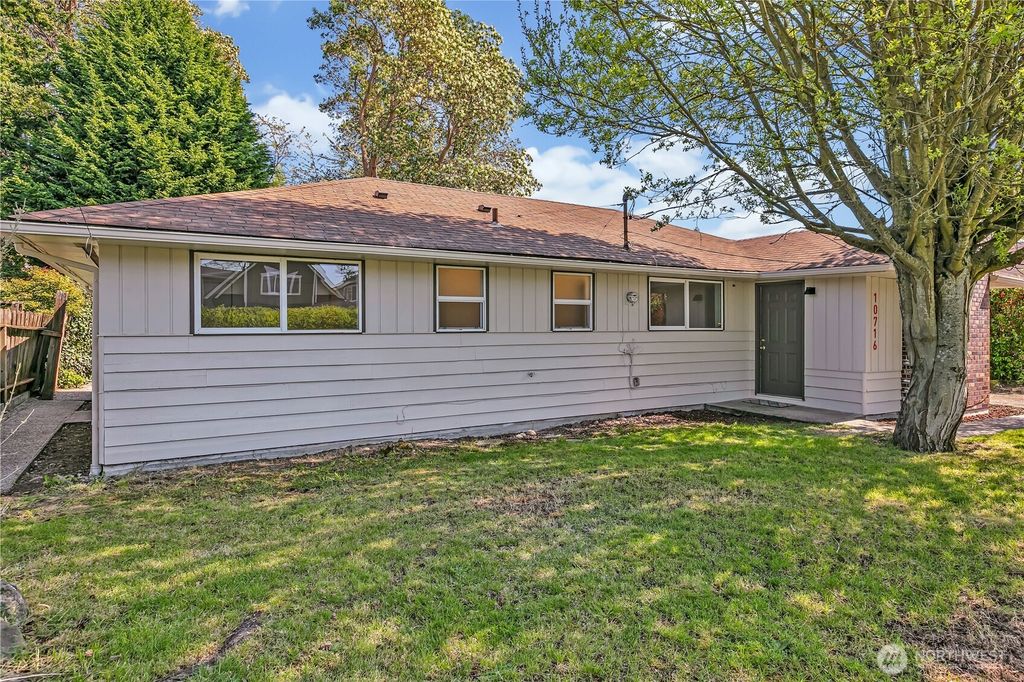 Photo of 10716 21st Avenue SW, Seattle, WA 98146 (MLS # 2361461)