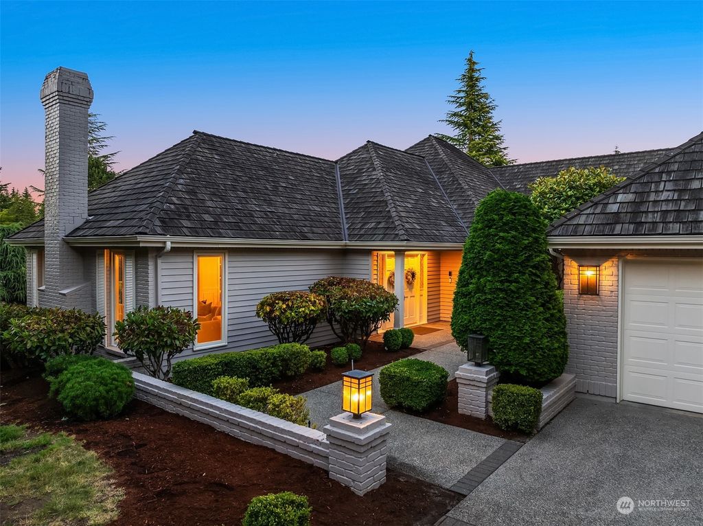 Photo of 7430 80th Place SE, Mercer Island, WA 98040 (MLS # 2269139)