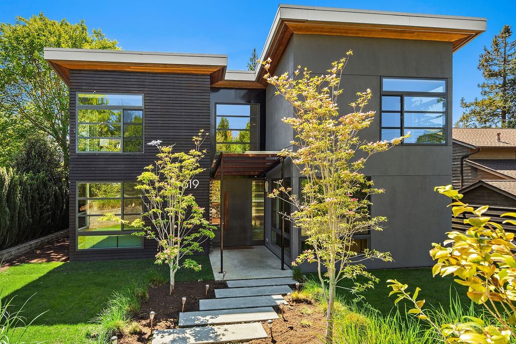 Photo of 619 14th Ave Ave W, Kirkland, WA 98033 (MLS # 2234644)