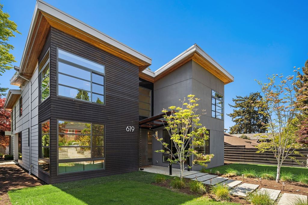 Photo of 619 14th Ave Ave W, Kirkland, WA 98033 (MLS # 2234644)