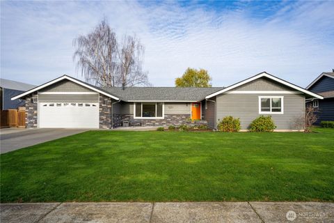 Photo of 1251 Garden Circle, Lynden, WA 98264 (MLS # 2452815)