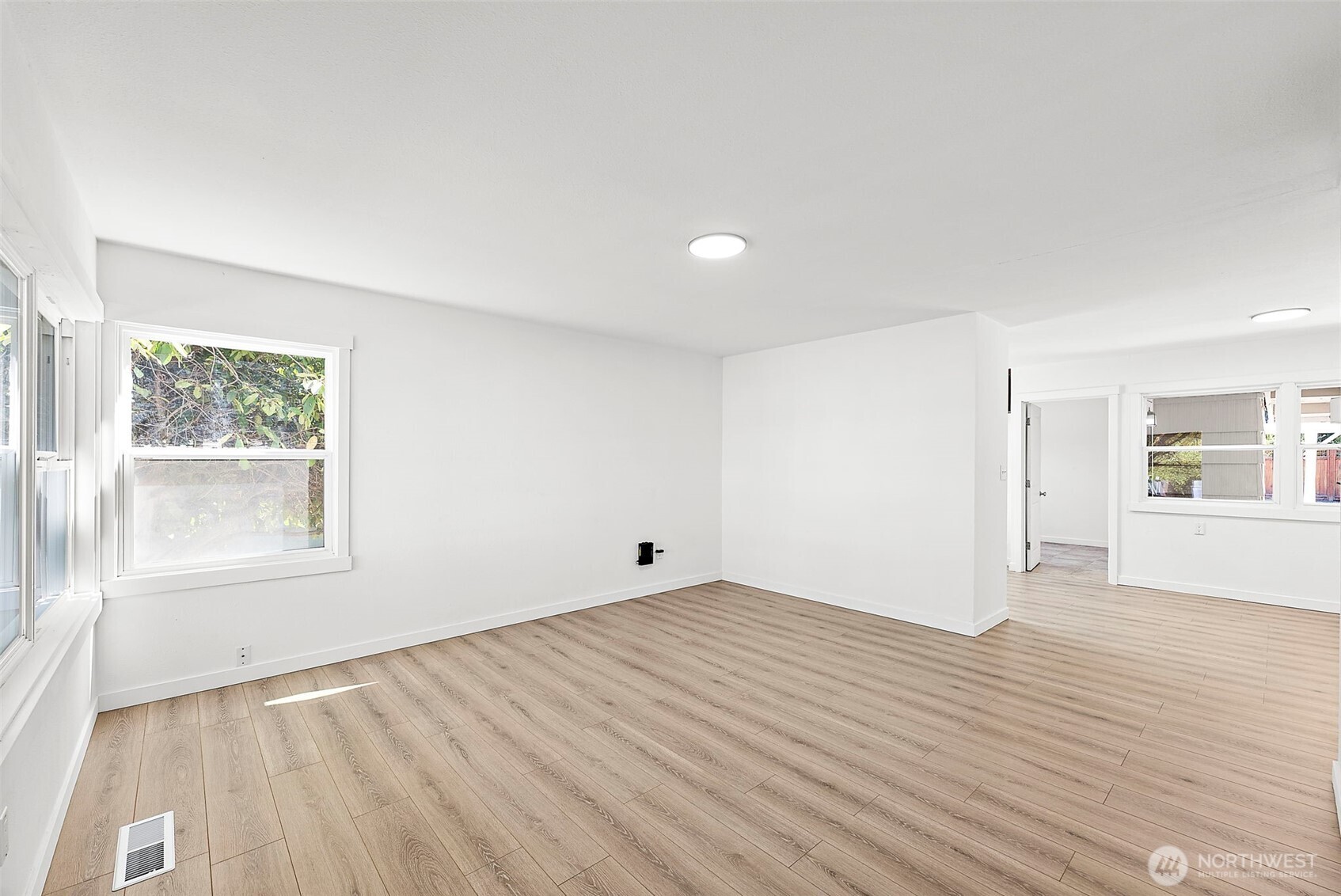 912 E 51st Street