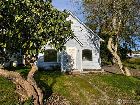 Photo of 814 W Marion St, Aberdeen, WA 98520 (MLS # 2549152)