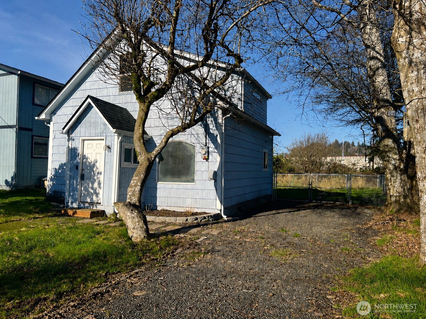 814 W Marion